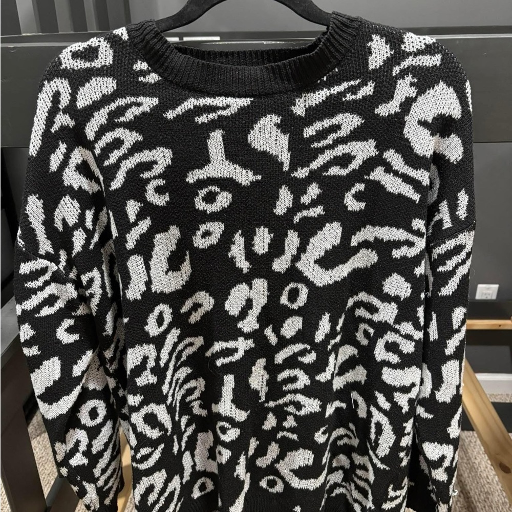 Black and White Patterned Women's Sweater